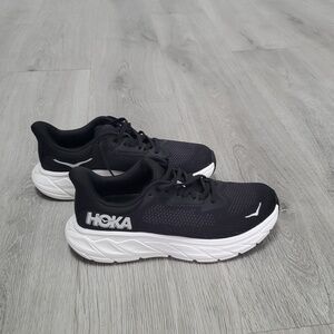 Hoka Arahi 7 Black and White Running Sneakers Size 7 ,worn only few times